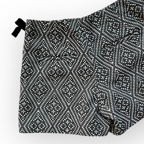 GAP Women's Black & White High Waist Side Lace Woven Jacquard Print Shorts Sz 8 - Picture 6 of 13